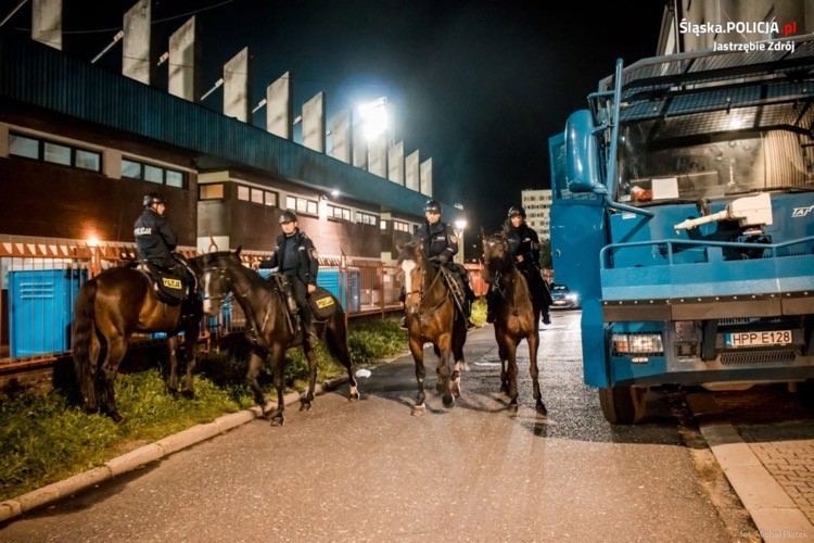 Konie, psy i armatki wodne. Tak w weekend wyglądała praca policjantów, Michał Piątek/ KMP Jastrzębie